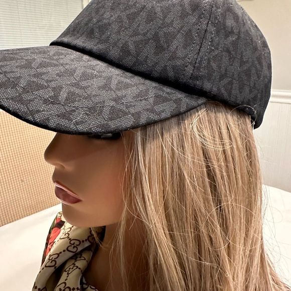 MK SIGNATURE LOGO BASEBALL CAP NWT - Picture 3 of 4